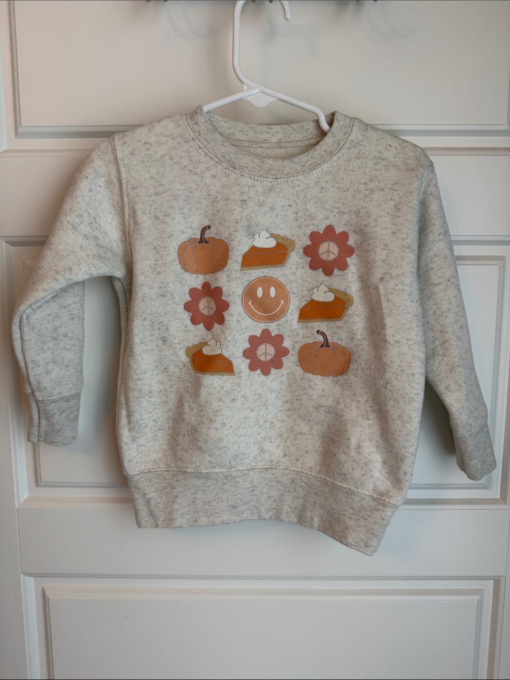 Kids Cream Pullover Sweatshirt with Pumpkin & Pie Motif